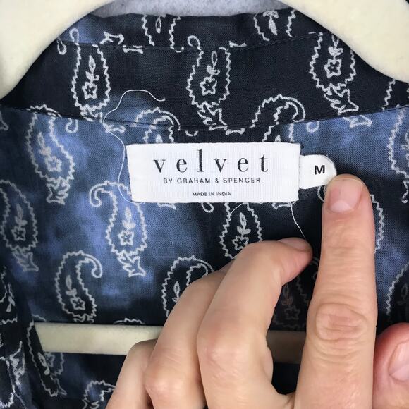 Velvet by Graham Spencer Shirt Womens Medium Blue Paisley Resort Cowgirl Western - Picture 6 of 11